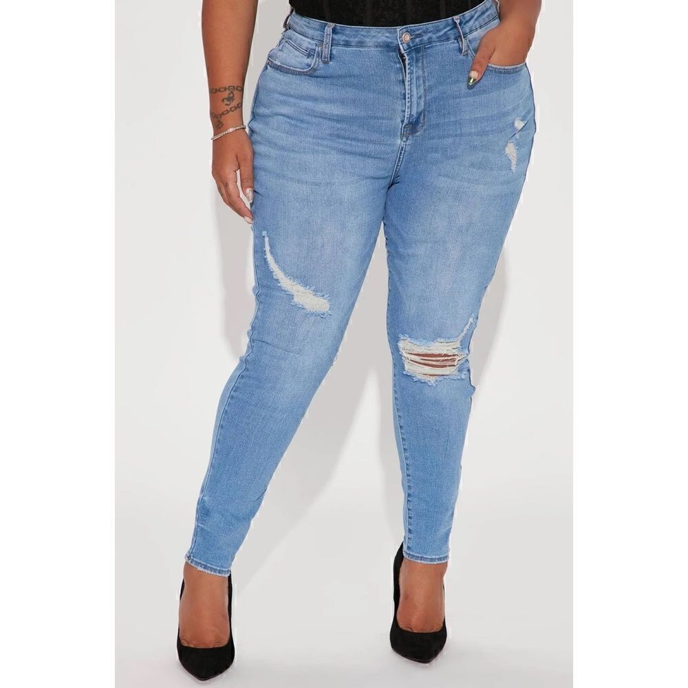 NWT Fashion Nova Sneaking Out Stretch Skinny Jeans - Medium Wash, Size 13